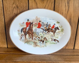 PLATO DE CAZA DE ZORROS - Plato decorativo o bandeja para servir inglesa vintage con bordes dorados que representa una escena de caza de zorros del condado inglés.