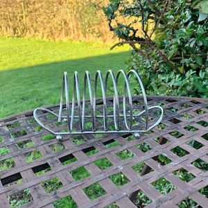 RETRO TOAST RACK - Retro English Chrome 6 Slice Toast Rack , Ready for Breakfast