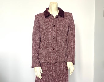 CLASSIC LADIES Suit - Vintage Woollen Tweed 2 piece Skirt and jacket Suit for discerning Ladies - Highly Recommended