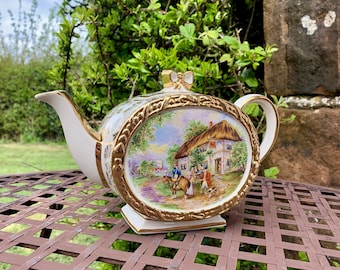 VINTAGE BARREL TEAPOT - Superb Sadler Barrel Teapot featuring an English Georgian Country Inn Scene - Buy with Absolute Confidence!