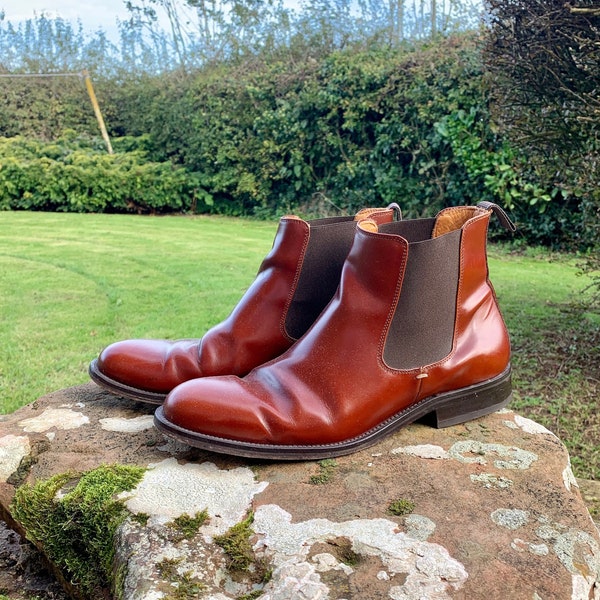 Fabulous Vintage English Ankle, Chelsea or Dealer Boots in brown Leather upper and Leather soles.