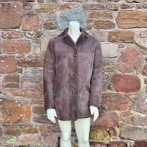 1970s SHEEPSKIN COAT / Ladies Heavy Quality Warm and Cosy British Retro / Vintage Sheepskin Coat / Jacket