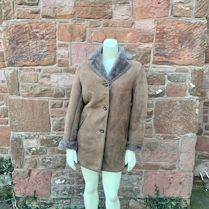 LADIES SHEEPSKIN COAT / Vintage ladies Sheepskin / lambskin Coat / Classic Retro Jacket