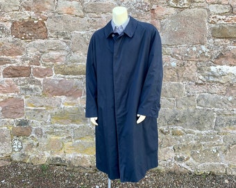 GENTS SARTORIAL RAINCOAT / Superior Men's Classic Daks of London Shower Resistant Mac Raincoat / Size 46