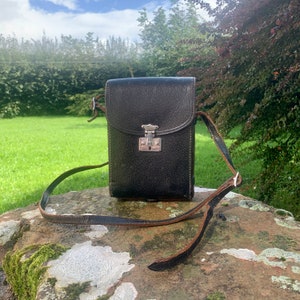 CUSTODIA PER FOTOCAMERA VINTAGE anni '50 o '60 - Custodia vintage in pelle per macchina fotografica. Un'ottima alternativa a borsetta, borsetta a mano, custodia per telefono, portamonete.