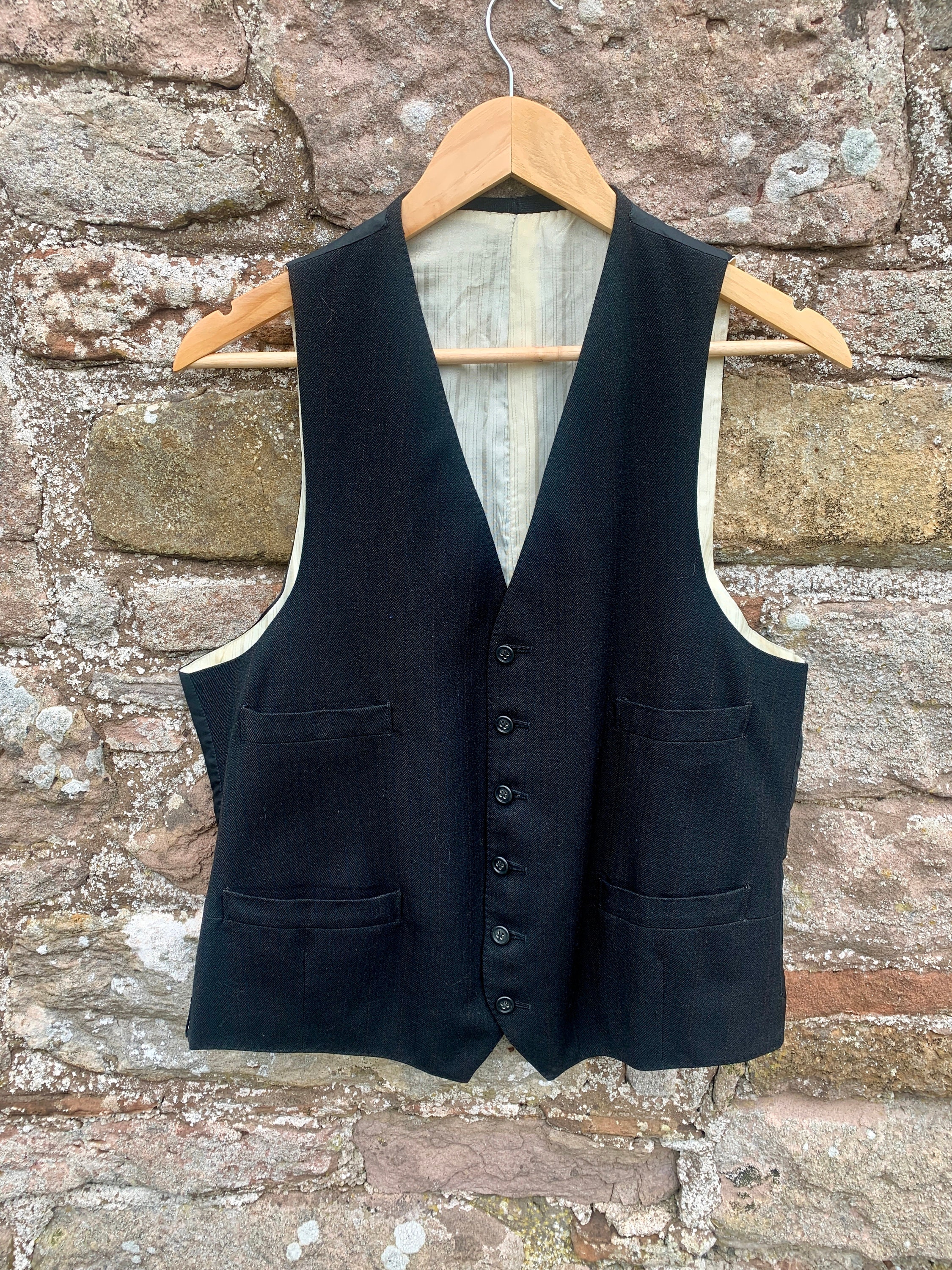 AMERI vintage　UND MANY MOTIF BUTTON VEST Ameri（アメリ）の「UND MANY MOTIF BUTTON VEST（ベスト）」 - WEAR