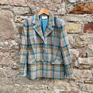 LADIES HACKING JACKET -  Beautiful Vintage Ladies 3 button, Wool Equestrian, Hacking or Country Tweed Blazer Jacket - a real stunner!