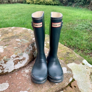 BRITISH HUNTER WELLIES / Hunter Wellington Boots Vintage Children's Classic English Hunter Wellington Boots & original Bag image 2