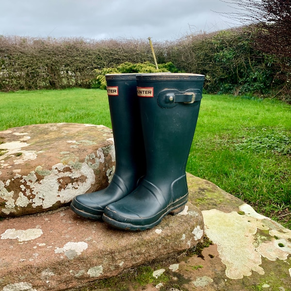 BRITISH HUNTER WELLIES / Hunter Wellington Boots - Vintage Children's Classic English Hunter Wellington Boots & original Bag