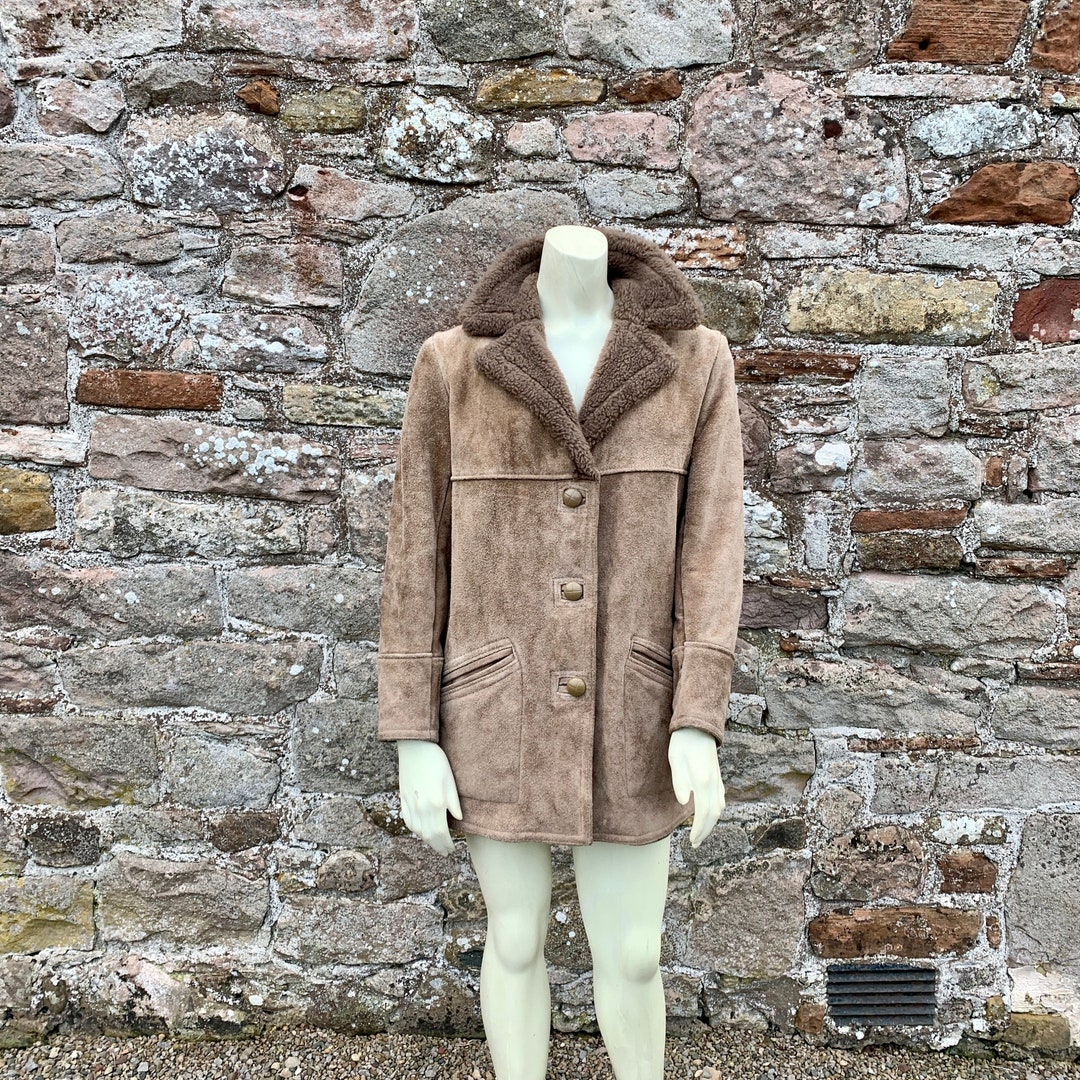 LADIES SHEEPSKIN COAT / Heavy Quality Warm and Cosy British Ladies Retro / Vintage 80s Sheepskin