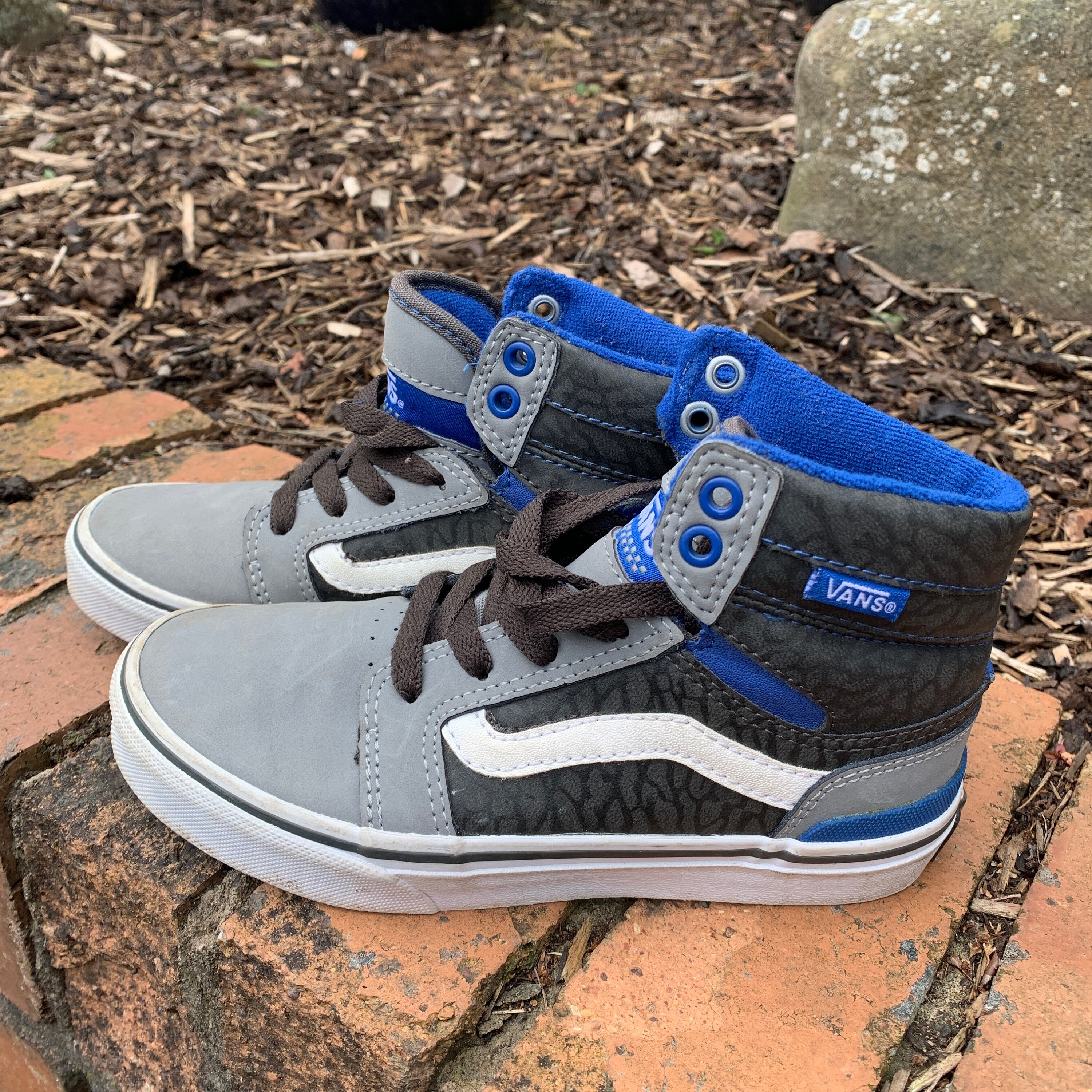 Kids vans 2024 off the wall