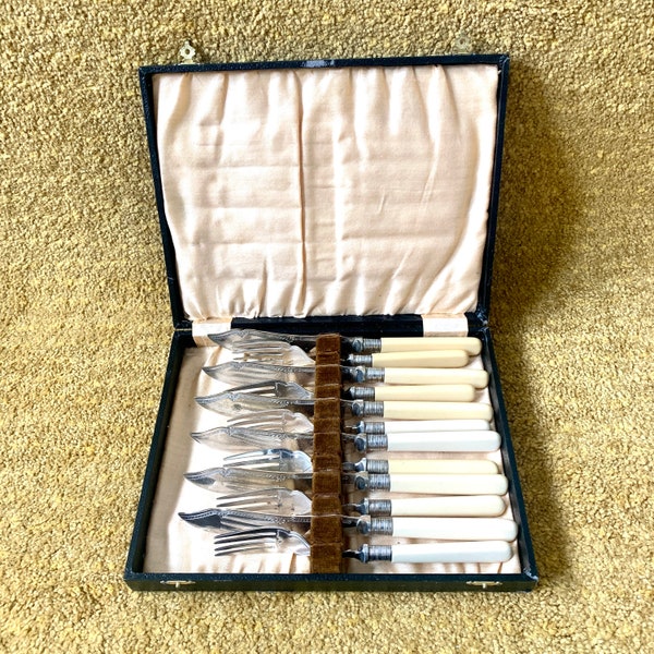 Vintage Victorian or Edwardian EPNS English Cased Fish Knives and Forks in original presentation box