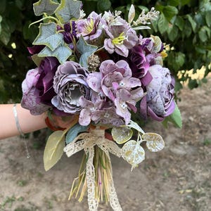 Handgemachter Brautstrauß Flieder & Lila: Romantische Hochzeitsblumen