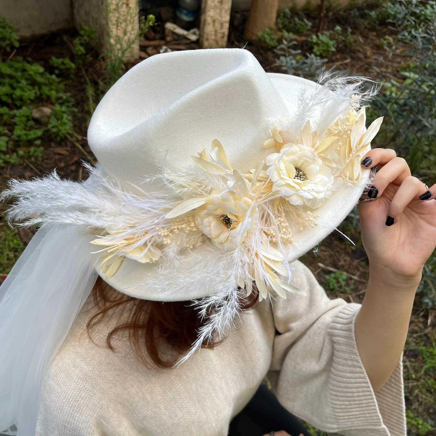 Floral Wedding Hat With Veil: Dried White Flowers, Rustic 