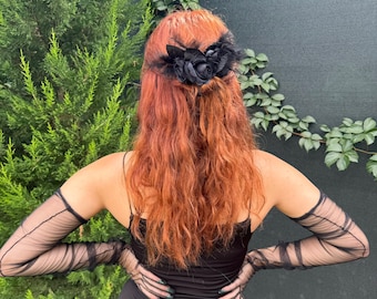 Haarkam met zwarte bloemen: gotisch haarstukje Halloween-bruiloft