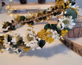 Couronne de fleurs de marguerite, couronne de fleurs séchées jaunes, couronne d'eucalyptus, couronne de cheveux de mariage rustique et bohème, couronne de petite fille, cadeau couronne de demoiselle d'honneur