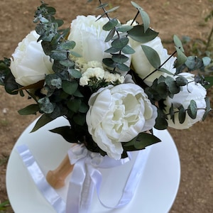 Bouquet de pivoines blanches, bouquet de mariée d&#39;eucalyptus séché, fleurs de pivoine, eucalyptus séché, mariage rustique, bouquet de fleurs blanches de demoiselle d&#39;honneur