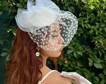 White Fascinator, Vintage Style 1950s - 1960s Half Hat  display picture 1