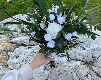 La bottoniera: il fiore all'occhiello per lo sposo e per i testimoni