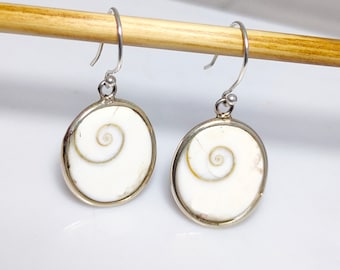AeraVida Orecchini Pendenti In Argento 925 Con Conchiglia Shiva - Fatti A Mano In Thailandia - Lunghi 34 Mm - 2