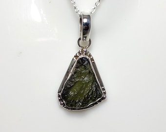 Colgante de moldavita en bruto, collar de plata de ley 925, joyería artesanal con piedras preciosas