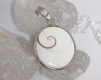 Collar con colgante de concha de ojo de Shiva en plata de ley 925