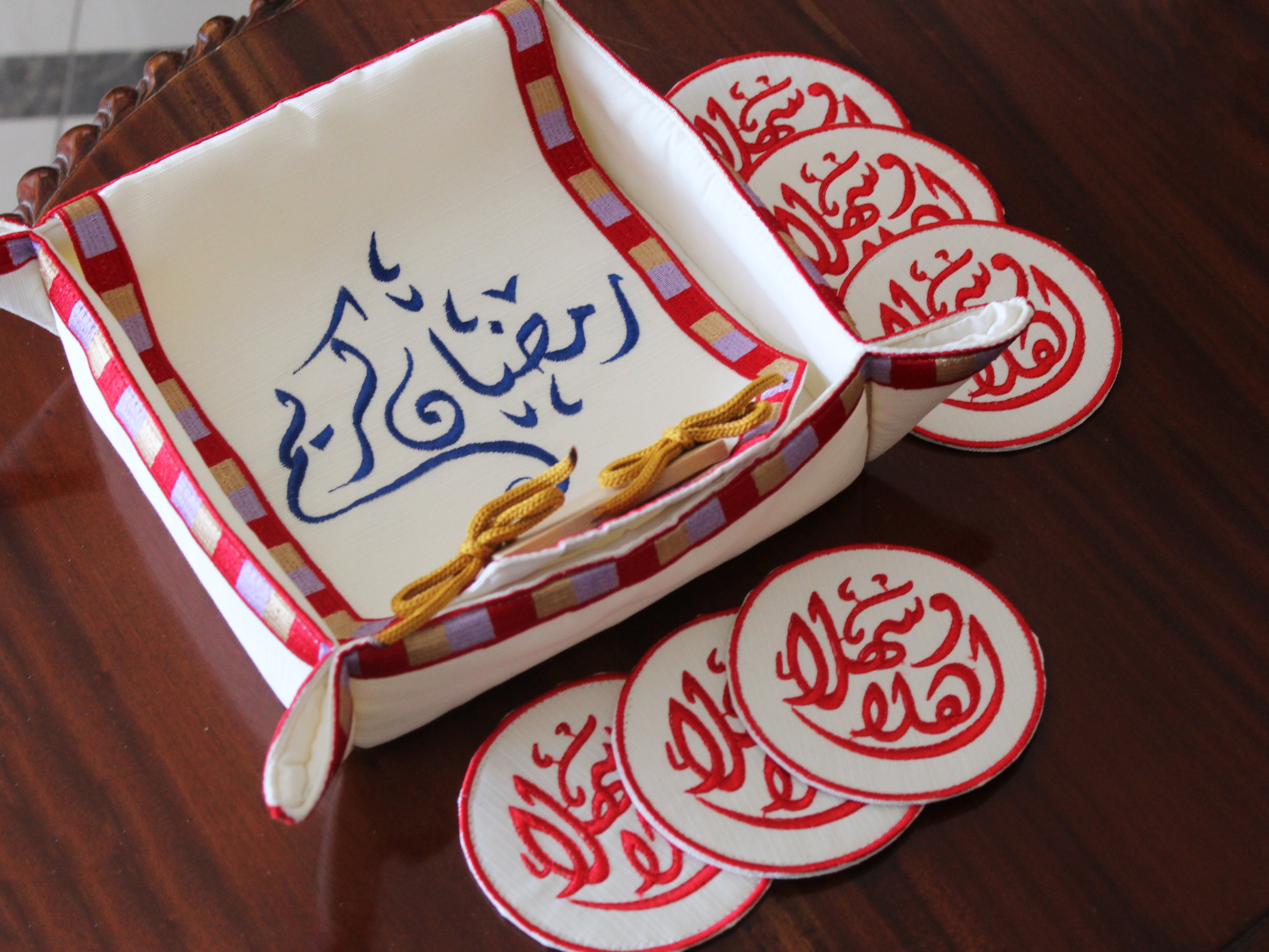 Panier à Pain Artisanal Brodé et Ensemble de 6 Sous-Verres | Ramadan Kareem Table Décor Cadeau L'aïd