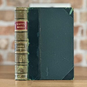 Timeworn Treasures - Vintage Bücher Auf der Suche nach einem neuen Zuhause - Dekorative Bücher - Schöne Bücher - Alte Bücher - Gebrauchte Bücher. Sonderangebote.