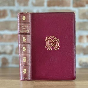 Tesori consumati dal tempo - Libri vintage in cerca di una casa per sempre - Libri decorativi - Libri bellissimi - Libri antichi - Libri usati. Offerte speciali.