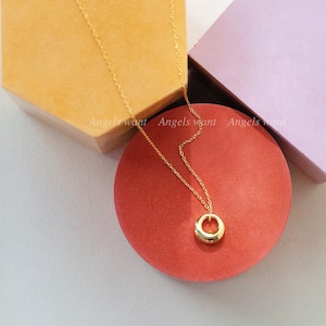 Collier cercle abstrait doré ; Pendentif cercle contemporain ; Collier superposé ; Collier délicat minimaliste ; Collier de tous les jours