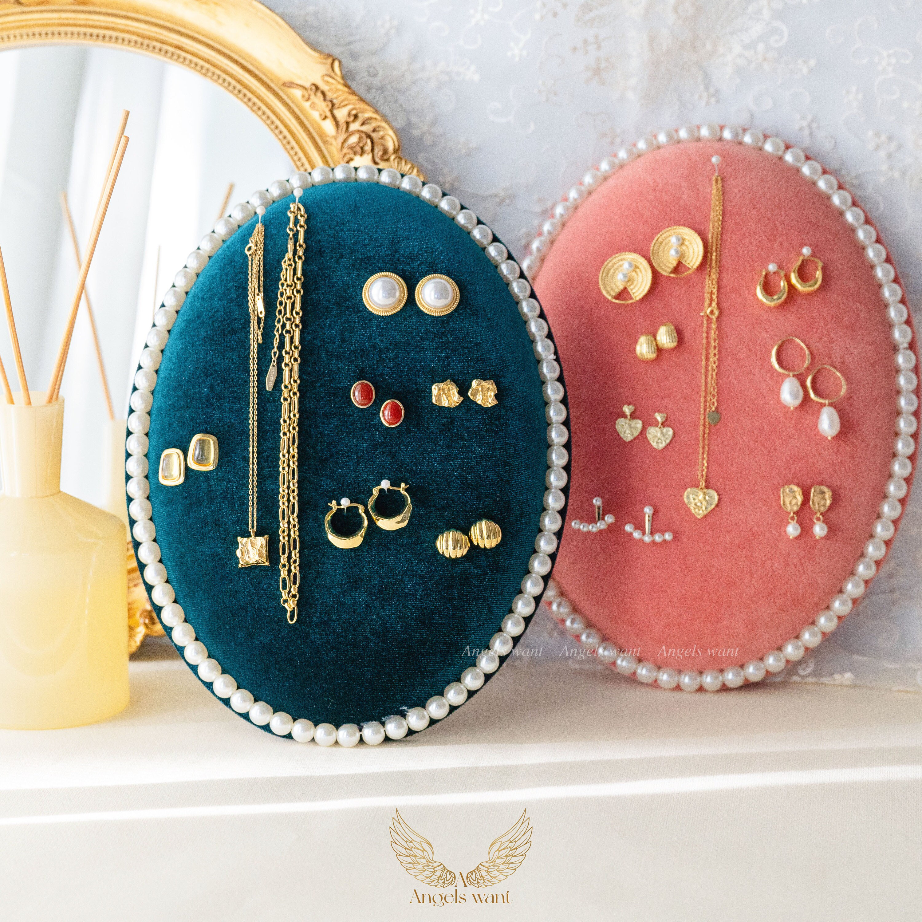 Jewelry Organizer; Vintage Inspired Velvet Jewelry Holder With Pearls; Oval Jewelry Display; Elegant Jewelry Stand; Christmas Gift For Her
