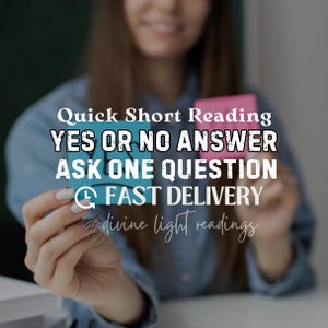 Puede incluir: Una tarjeta cuadrada de color azul claro con el texto Quick Short Reading, YES OR NO ANSWER, ASK ONE QUESTION, FAST DELIVERY y divine light readings, sostenida junto a una tarjeta cuadrada rosa. El texto está impreso en letras blancas y negras.
