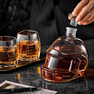 CRAFTGEN Football Whiskey Decanter Set with Glasses, Personalized Gift for Men Dad Boyfriend Husband, Football Fans&#39; Collection for Home Bar