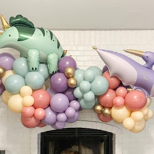 Pastel Girl&#39;s Dino Birthday Balloon Arch Kit