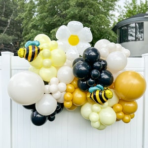 Winrayk 133Pcs Bee Birthday Party Decorations Supplies Bee Baby Shower  Decorations Honey Bee Balloon Arch Kit Sweet As Can Bee Tablecloth Backdrop  Bee