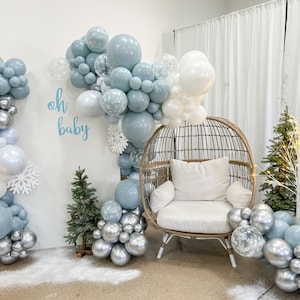 Winter Wonderland Decorations, Winter Themed Baby Shower Balloon Arch, Winter Onederland Birthday Party Decor, Snowflake Balloon Garland