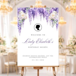 Könnte beinhalten: Ein weißes Schild auf einer Holzstaffelei, verziert mit Aquarell-Blumenelementen und Text. Auf dem Schild steht "Willkommen zu Lady Elisabeth's Geburtstagsparty" mit dem Datum "22 | 02 | 2026". Die Oberseite zeigt eine Silhouette und lila Blauregen.