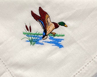 Mallard Duck Embroidered Napkin Nature-inspired Table Decor Birdwatcher Wildlife Enthusiast Nature-themed Gathering Mallard Duck .