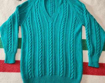 Sweter w stylu vintage z lat 80., ręcznie robiony na drutach w kolorze turkusowym | Sweter typu pullover unisex z dekoltem w serek | Gruba wełniana dzianina |