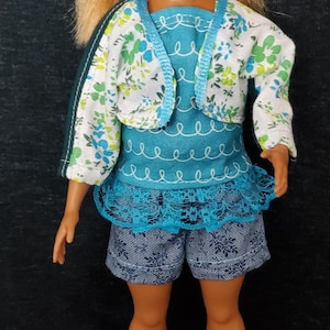 Fashion set/ Lace fringed tank, jean shorts, crop shrug