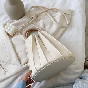 Stylish Pleated Shoulder Bag Crossbody Accordion Bag Fashionable Shirred Tote Bag PU Leather Small Handbag 4 Color Option White