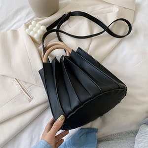 Stylish Pleated Shoulder Bag Crossbody Accordion Bag Fashionable Shirred Tote Bag PU Leather Small Handbag 4 Color Option Black