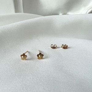 9ct Solid Gold Dainty Plain Mini Flower Stud Earrings