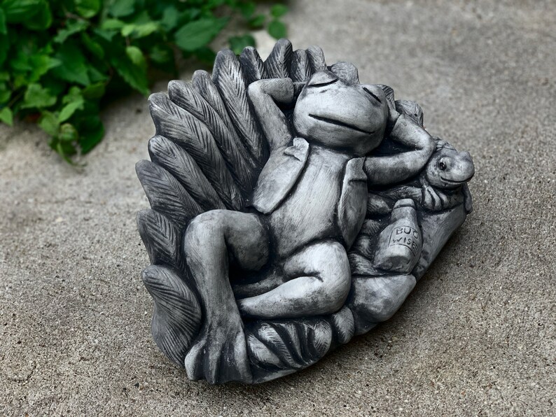 Smiling Fairy Garden Frog Statue, Stone Frog Figurine Garden Sculpture