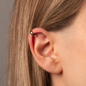 Ear Cuff | Minimalist Ear cuff | Fake Piercing | Cartilage Ear cuff | Tiny Ear Cuff | Ear Cuff No Piercing | Ear Cuff Non Pierced | Gold