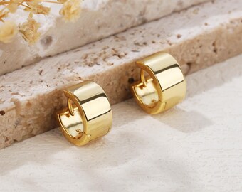 【MEJURI】Bold Texture Huggie Hoops☆ボールド ハギーフープ Salmon Gold Bold Huggie Hoop Earrings - Jewelry | Mejuri
