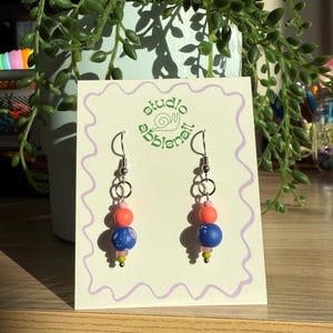 Bunte Ohrringe | Handgefertigter Schmuck | Originelle mehrfarbige Ohrringe