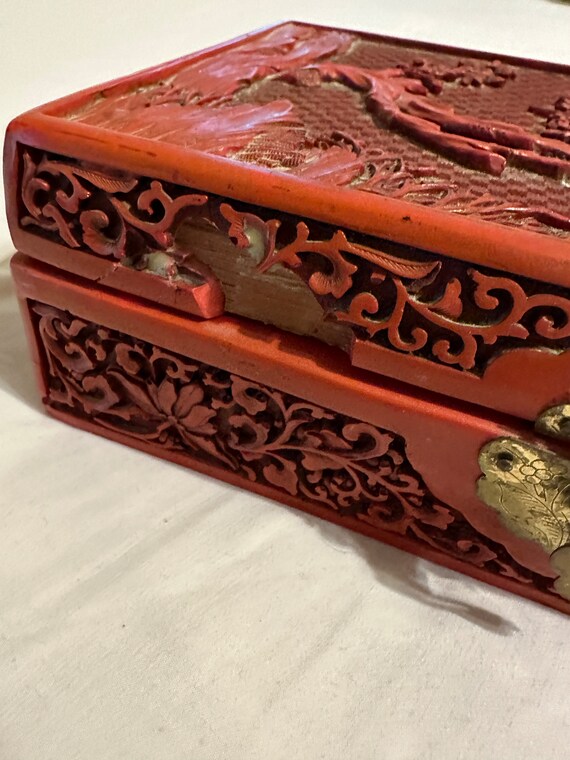 Chinese vintage faux cinnabar carved box. - image 9