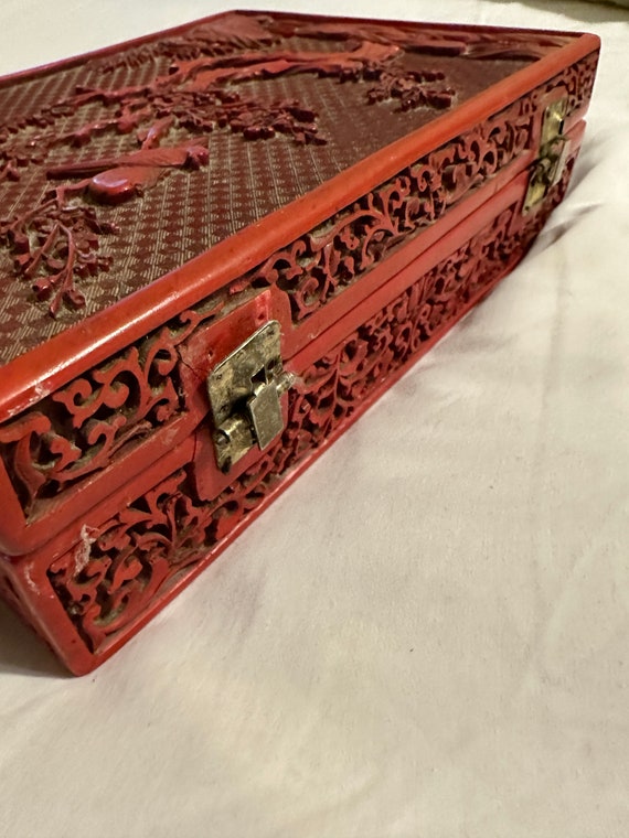 Chinese vintage faux cinnabar carved box. - image 7