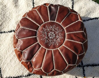 Pouf marocain, ottomane en cuir véritable fait main de couleur cognac, repose-pieds fabriqué à la main, coussin de sol en cuir cognac, pouf de style bohème